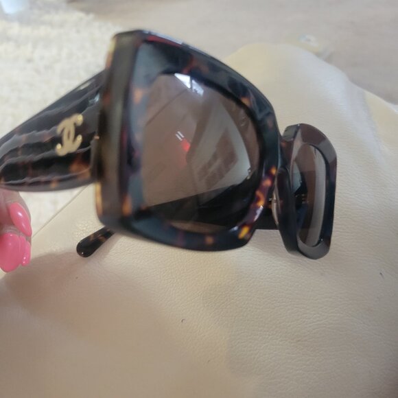 Chanel Women's Tortoise Chunky Square Frame Sunglasses With CC Logo Item #5435-A - Picture 13 of 16